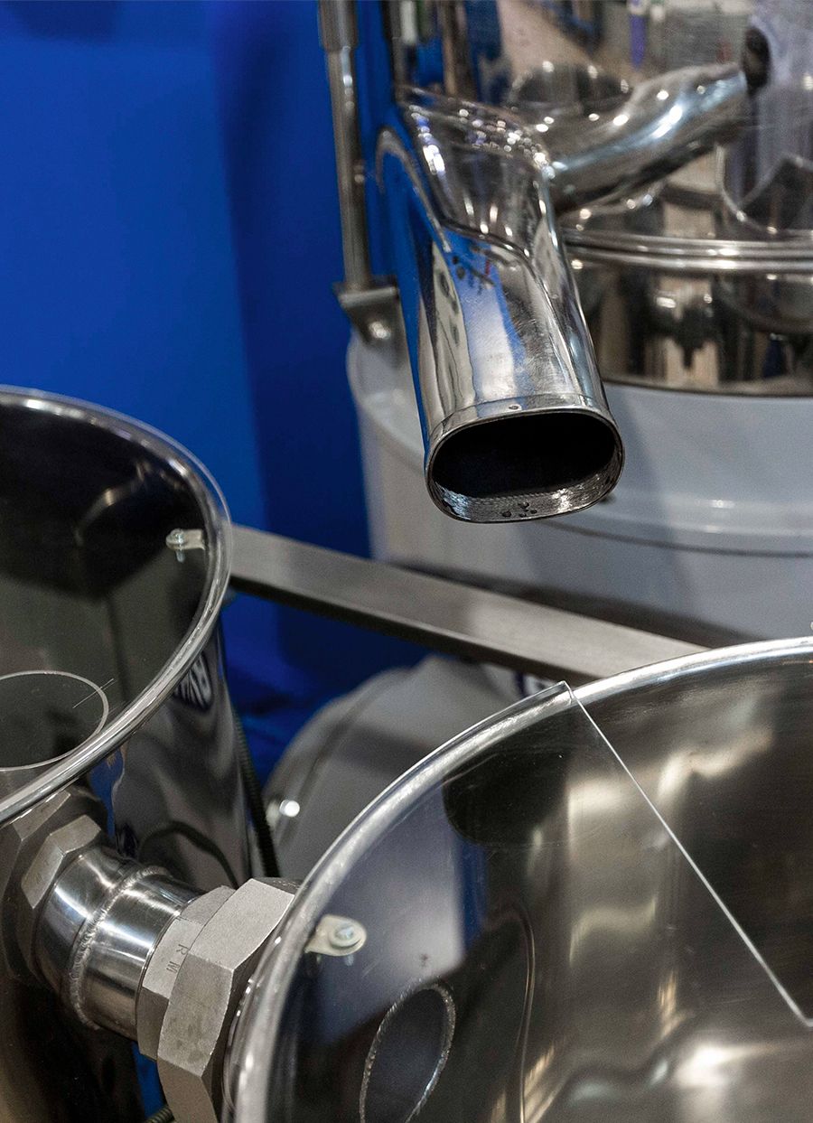 Almazara ecológica de nuestra finca hotel Hábitat Cigüeña Negra