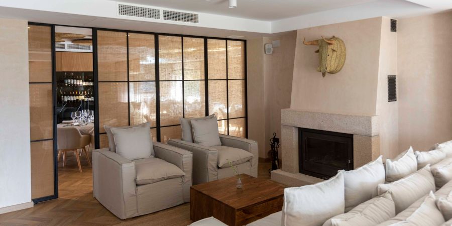 Entrance to the reception